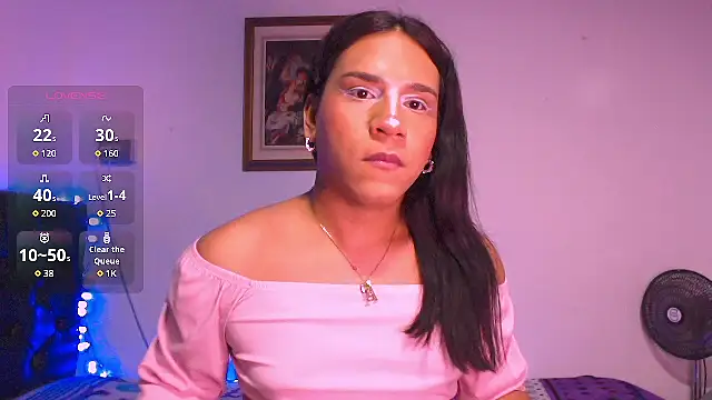 AndreaaFoxx live cam on StripChat