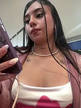 LilacNoir webcam