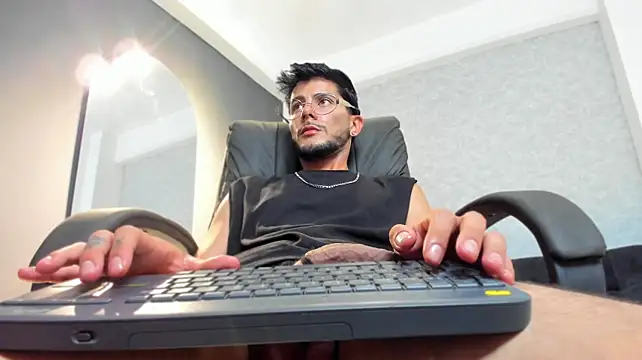 Ethan_Levi