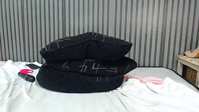 ROYALASS25