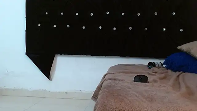 BrisnyandTaylor webcam
