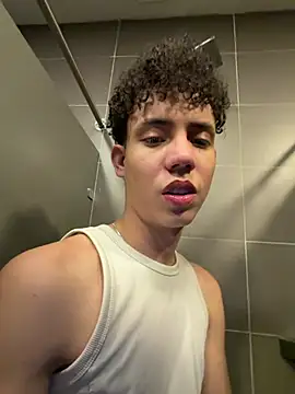 yoursexyjose live sex cam