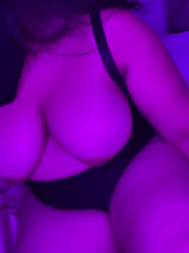 lola-sexy-hot