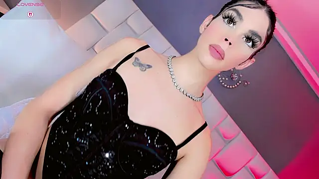 Kisses_Sophia