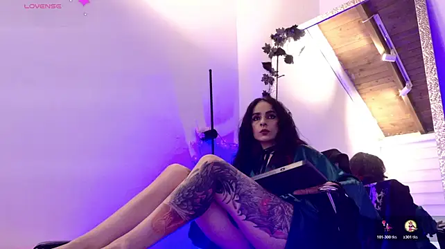 Alice_noir live cam on StripChat