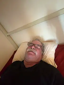 Caesar_Baxter webcam