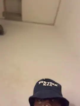 De_maskedcouple