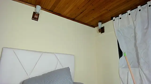 Dulce_Mariie live cam on StripChat