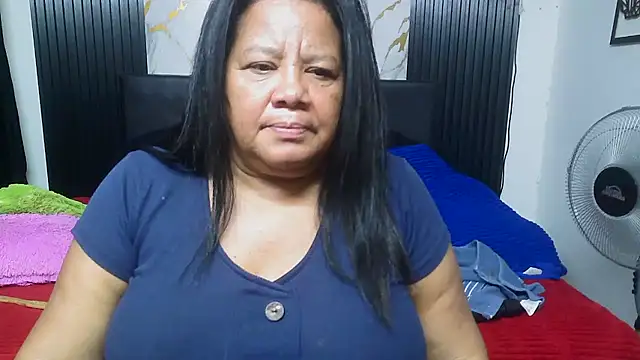Shanttal0272 live cam on StripChat