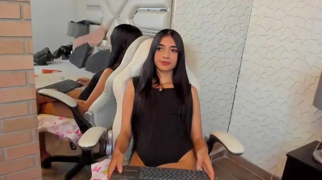 KattyLilli live cam on StripChat
