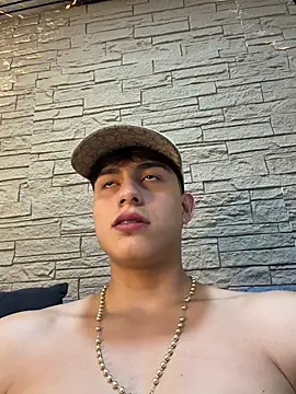 Lander_Cruz live cam on StripChat