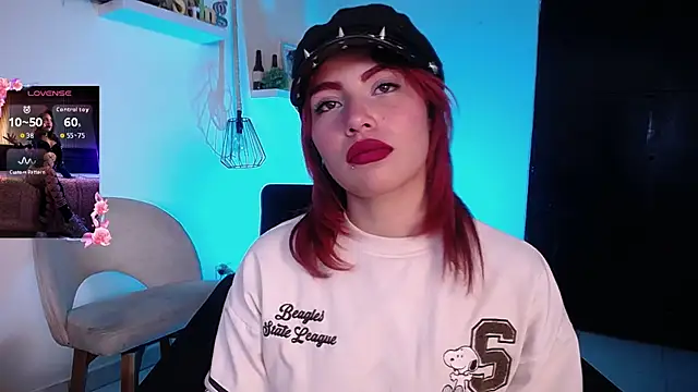 Raven_Blue_ live cam on StripChat