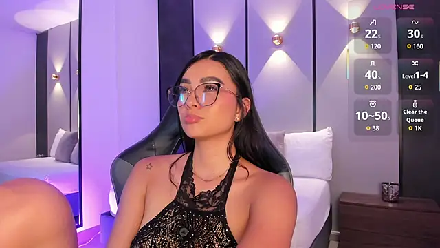 Live-Webcam-Vorschaubild von emily_tolson mit #girls und #hd