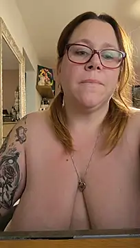 NikiDeeOfficial