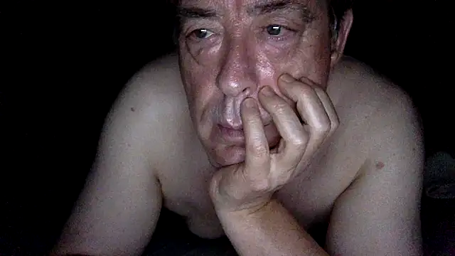 alfredo10011 live cam on StripChat