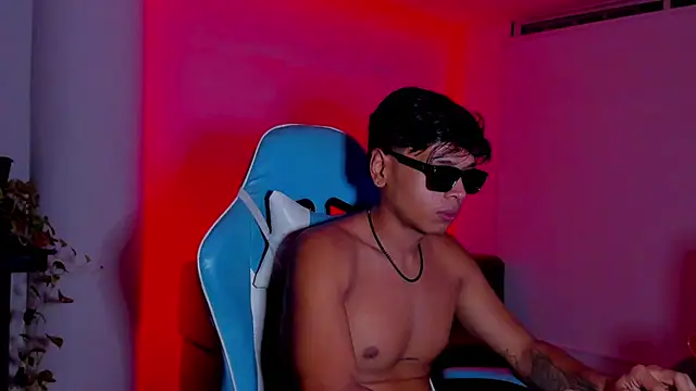 Alejo_montenegro live cam on StripChat