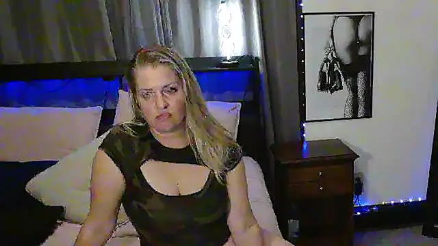 HollieBim webcam