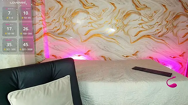 EbonyHansNight webcam
