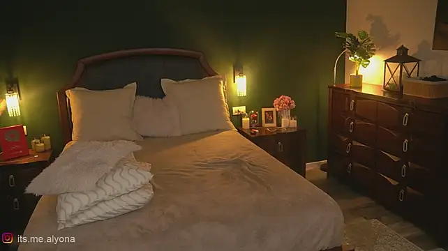 Alyonaqueen_