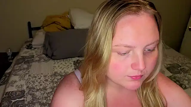 Phatassblonde live cam on StripChat