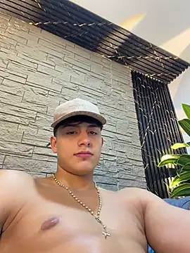 Lander_Cruz live cam on StripChat