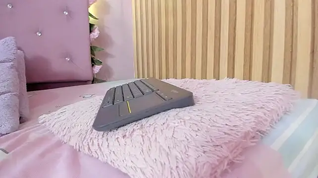 lovely__kiss__ live cam preview