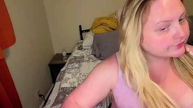 Phatassblonde live cam on StripChat