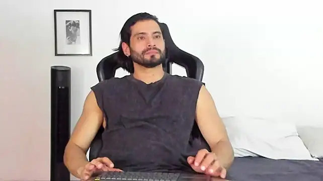 Dereck_vega live cam on StripChat