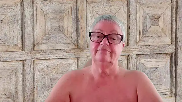 Mystery-Grandmother webcam