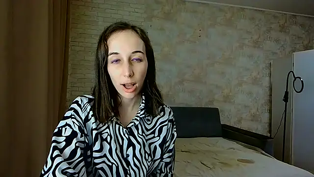 Anika_bloom webcam