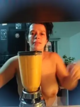 CurvySara1 live cam on StripChat
