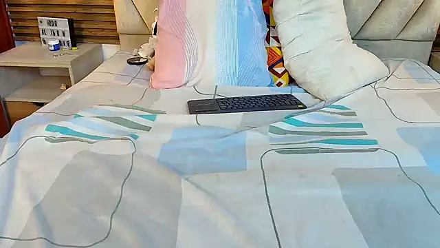 isabella_luxet live cam preview