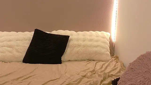 Anaayss_ live cam on StripChat