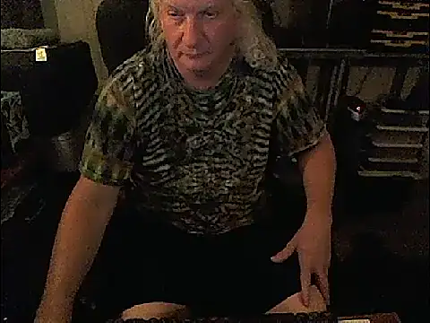 rudey222 live cam on StripChat