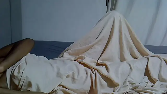 Lannah_Sky live cam on StripChat