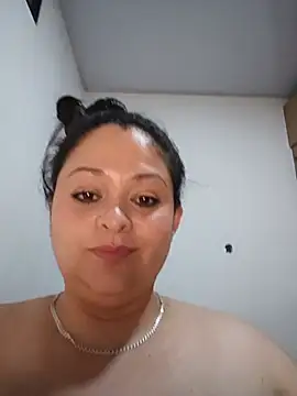 Julieta_BBW live cam on StripChat