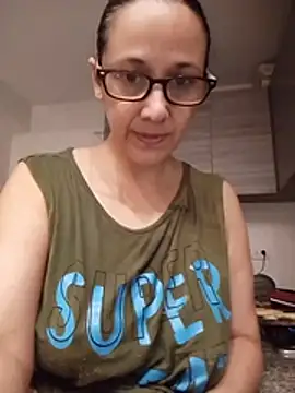 nicolle_milf1978 live cam on StripChat
