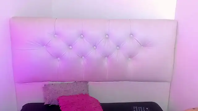 x_isabella_x live cam on StripChat