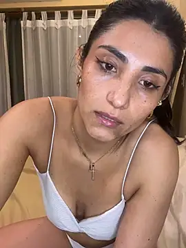 IsabellaGonzalez live cam on StripChat