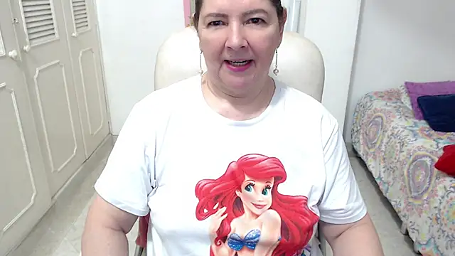 leonela_69 live cam on StripChat