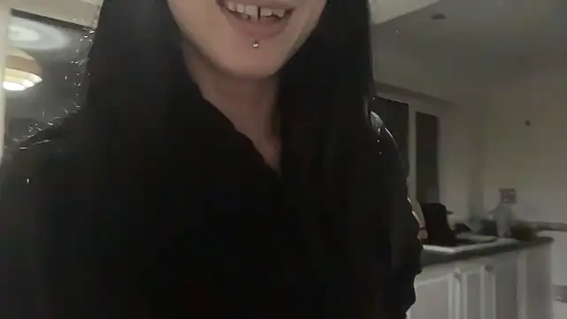 MissMidnightUK webcam