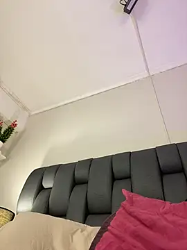 MiilaBlake live cam on StripChat