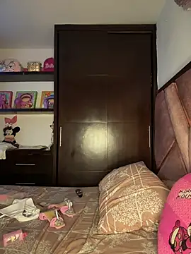 Mia-Lorette live cam on StripChat