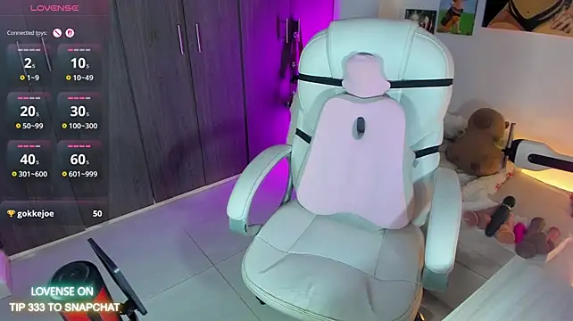 miakushmodel webcam