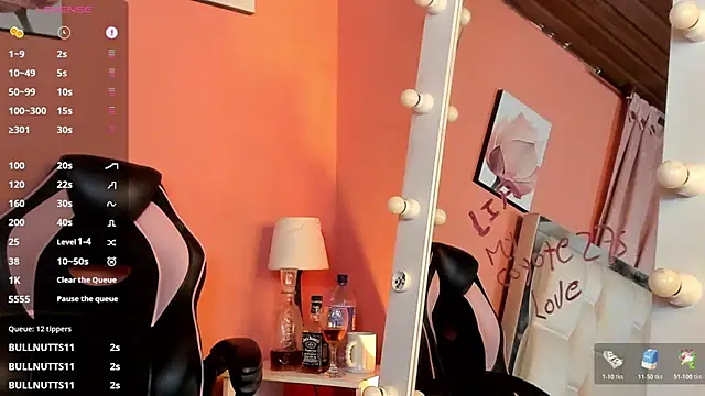 LiaTaylorr