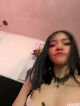 ela_petit live cam on StripChat