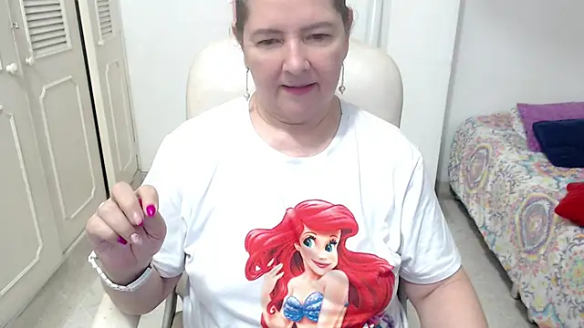 leonela_69 live cam on StripChat
