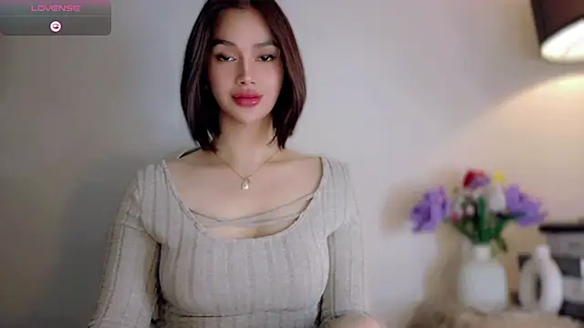 Anna_HollyDoll live cam on StripChat