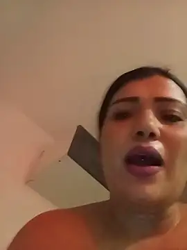 rose080 (F young) - Sous la Douche