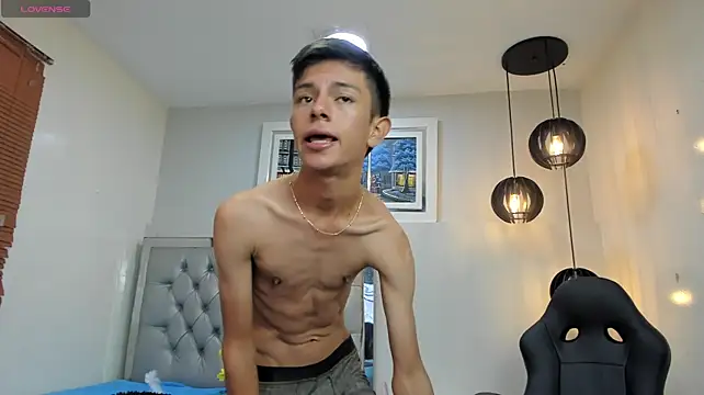 fem_danny7 (M twink) - hot and spicy